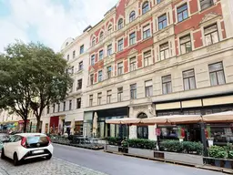 OBENAUF - IM SERVITENVIERTEL