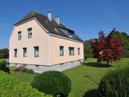 Einfamilienhaus mit Doppelgarage und Veranda, 1224 m² Grundfläche - Gartenjuwel in Neuzeug