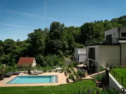 Elevated Living: VILLA MIT SALZWASSERPOOL, AUFZUG &amp; HERRLICHEM AUSBLICK
