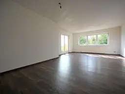SEEHAM | Großzügige 3 Zimmer-Wohnung mit Sonnenterrasse, Garten &amp; Seeblick