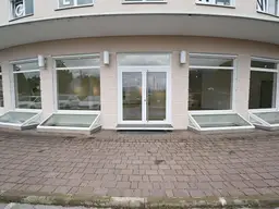 AIGEN | Vielseitig nutzbare Geschäftsfläche mit guter Sichtbarkeit und großen Schaufenstern
