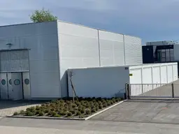 Moderne, gepflegte Halle mit hoher Raumhöhe am Südring, im Süden von Klagenfurt zu vermieten 