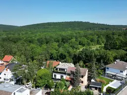 Im Grünen verwurzelt. Nach oben offen. – Familienhaus mit Zukunft in Hietzing | ZELLMANN IMMOBILIEN