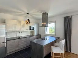 RUHIG WOHNEN. ENTSPANNT LEBEN. – 3 ZIMMER MIT BALKON &amp; POOL | ZELLMANN IMMOBILIEN