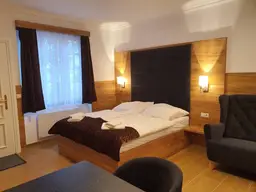 Top Saniertes &amp; neu möbliertes Apartmenthaus mit Garten nähe U4
