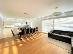 // MODERNES EINFAMILIENHAUS // POOL &amp; GARTEN // GARAGE // 30 Min. in die Innenstadt //
