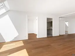 Anlegerhit Nähe Mariahilfer Straße - rund 3,1% Rendite - DG Wohnung mit Balkon inklusive Küchenzeile - ohne direktem vis-a-vis und traumhaftem Parkblick