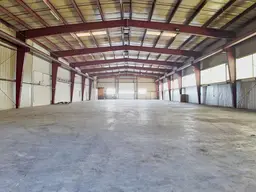 900m² Produktionshalle mit optionalen Freiflächen und Büros