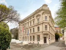 ÜBER 4 METER RAUMHÖHE II TERRASSE II PRESTIGE UND ELEGANZ II WOHNEN IM DENKMALGESCHÜTZEN MÖDLINGER STADTJUWEL II FUSSGÄNGERZONE