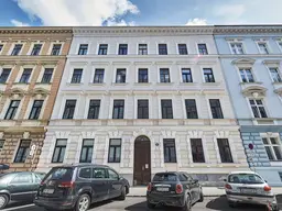 INVESTMENT IN BESTLAGE NÄHE 1. BEZIRK | Unbefristet vermietete Altbauwohnung in HOFRUHELAGE | Repräsentatives Jahrhundertwendehaus | 3.OG