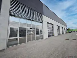Produktionshalle mit ca. 800m² inkl. modernem Büro || Parkplätze || 3 Sektionaltore