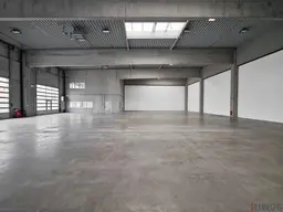 Produktionshalle mit ca. 800m² inkl. modernem Büro || Parkplätze || 3 Sektionaltore