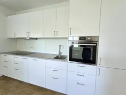 * * * GROSSZÜGIGE ETAGENWOHNUNG - FRISCH SANIERT... mit 22 m² TERRASSE... MODERNE KÜCHE * * * 