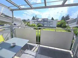 * * * WOHNEN IM LETZTEN STOCKWERK OHNE DIREKTE NACHBARN DARÜBER UND NEBENAN... HÜBSCHER GRÜNBLICK-BALKON... CARPORT * * * 