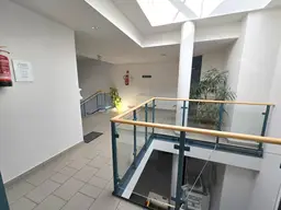 * * * LICHTDURCHFLUTETES GROSSRAUM-BÜRO mit TOP-ANBINDUNG... KLIMATISIERT... TIEFGARAGENPLÄTZE * * * 