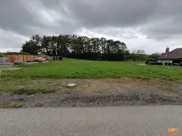 Interessantes Grundstück (noch nicht aufgeschlossen) in ruhiger Ortsrandlage - GESAMTFLÄCHE VARIABEL