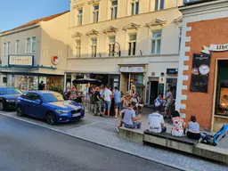 Modernes barrierefreies Geschäftslokal mit großer Auslagenfläche im Herzen von Mödling - sofort verfügbar !