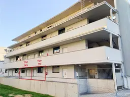 ERDGESCHOSS - GROSSE ZWEIZIMMERWOHNUNG MIT TERRASSE - TIEFGARAGE