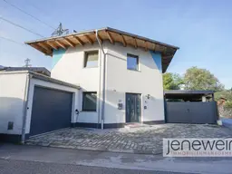 EXKLUSIVES EINFAMILIENAUS MIT POOL IN RHIGER LAGE UND MIT GUTER INFRASTRUKTUR