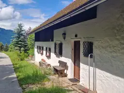 EHEMALIGES BAUERNSACHERL IN ALLEINLAGE