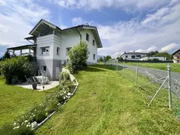 FAMILIENWOHNTRAUM AUF DER SONNENSEITE MIT MAGISCHEM AUSBLICK AUF DIE BERGE UND TEILWEISE AUF DEN MILLSTÄTTER SEE INKLUSIVE - RUHE, NATUR &amp; WEITE!
