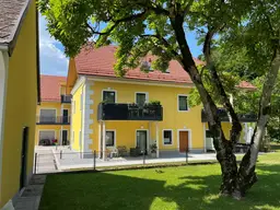 Liebevoll renoviertes Ertragsobjekt mit 14 Wohneinheiten incl. Bauland