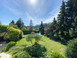 Zweifamilienhaus mit großem Garten!