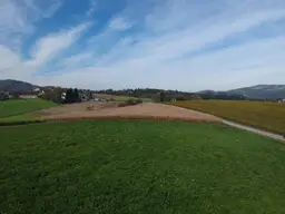 Landwirtschaftlicher Nutzgrund direkt an Aichbergstraße