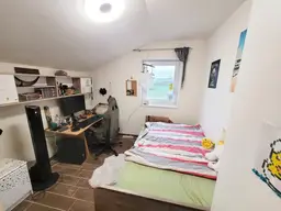 Einfamilienhaus mit großem Garten und Schwimmteich