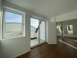 Erstbezug - Geschmackvolle Dachgeschosswohnung mit Terrasse in Krankenhausnähe