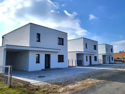 Modernes Eck-Reihenhaus in ruhiger Lage - Erstbezug