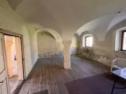 Historisches Haus mit großem Garten