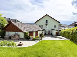 Landleben mit Stil: Zwei Häuser, Pool, 4ha Wald und Wiesen