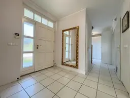 Stilvoll in Bestlage! Großzügiges Wohnhaus mit schönem Garten