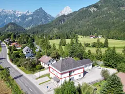 großzügige Wohnung in Ortsnähe
