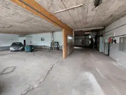 Lagerhalle oder Werkstatt in verschiedenen Größen mit Parkflächen zu mieten.