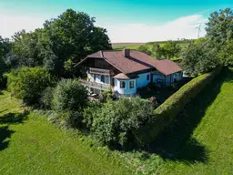 Schönes Wohnhaus mit zwei Wohneinheiten in Aussichtslage