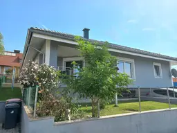 Bungalow - charmant - gepflegt - "cosy" - tolle Raumaufteilung und schöner Ausblick !