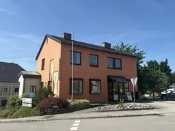 Ehemaliges Bankgebäude mit separater Wohnung im Obergeschoss