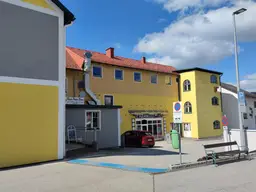 Büroflächen (dzt. Wohnung) im OG in Zentrumslage mit guter Kundenfrequenz