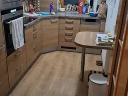 attraktive 4-Zimmer-Wohnung mit Loggia und PKW-Stellplatz im Freien