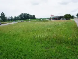 Verkehrsgünstig und werbewirksam gelegenes Pachtgrundstück