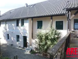 Großzügiges Wohnhaus mit Ordinations- und Nebenräumen