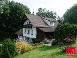 Ein- bzw. Zweifamilienwohnhaus mit großzügigem "Wein"-Keller