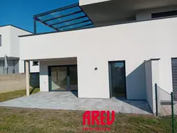 Hochwertig ausgestattete Neubau-Gartenwohnung mit Carport