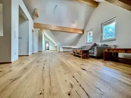 Einzigartige 3-Zimmer-Wohnung mit besonderem Flair: Holzbalken und moderner Luxus vereint!"