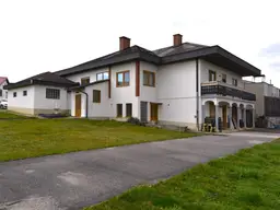 AUSBAUFÄHIGES HAUS MIT GROSSEM GRUNDSTÜCK