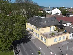 Früheres Wirtshaus mit drei Wohneinheiten inmitten von Pöchlarn!