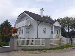 Einfamilienhaus mit Pool
