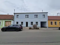 GROSSZÜGIGES LANDHAUS MIT GESCHLOSSENEM INNENHOF, WERKSTATT UND NEBENGEBÄUDEN IN PARADIESISCHER GRÜNRUHELAGE MIT MÖGLICHKEIT AUF STADEL UND KLEINE LANDWIRTSCHAFTLICHE FLÄCHE